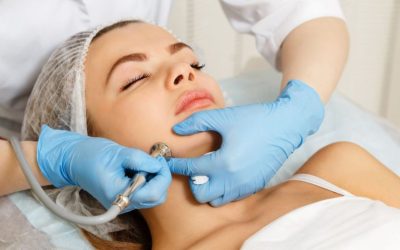 How to Tell the Difference Between Cosmetology and Dermatology