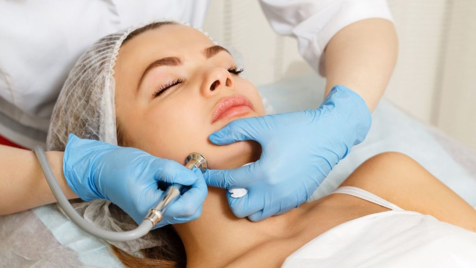 How to Tell the Difference Between Cosmetology and Dermatology