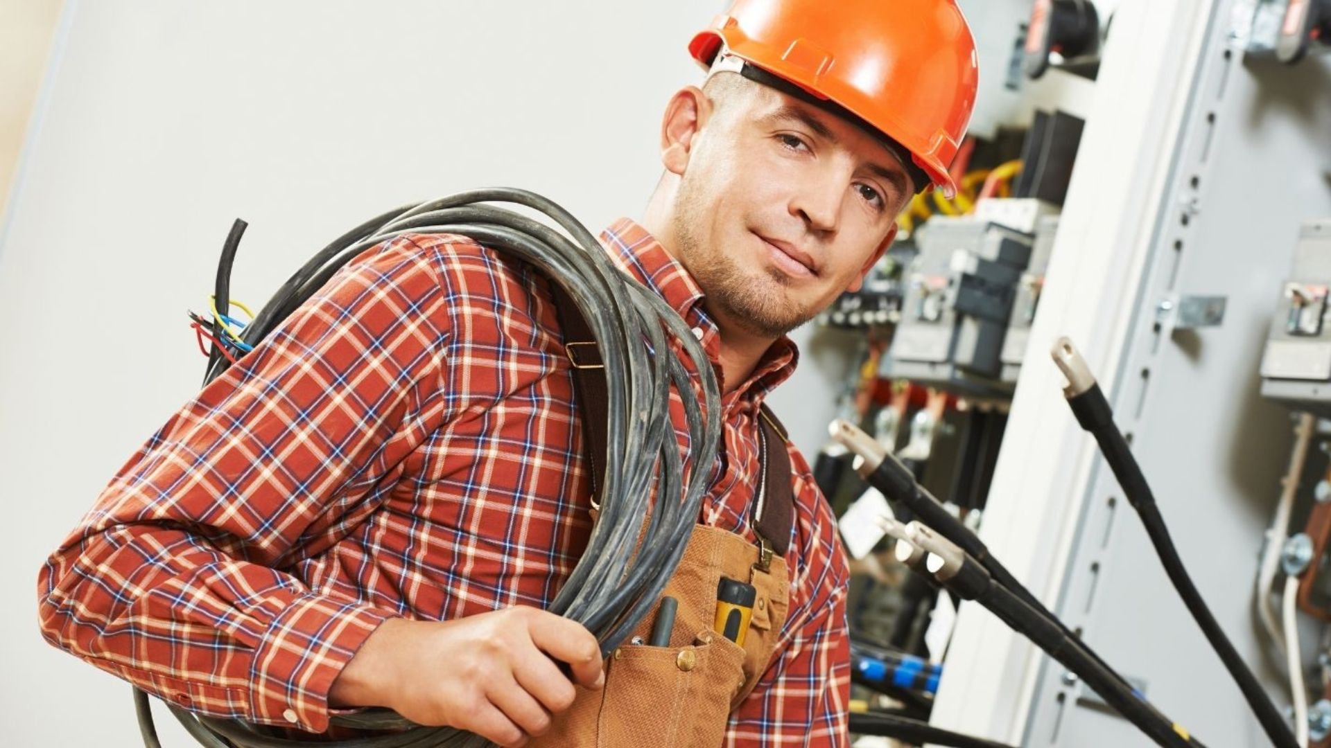 Benefits of Holding a Limited Electrical License